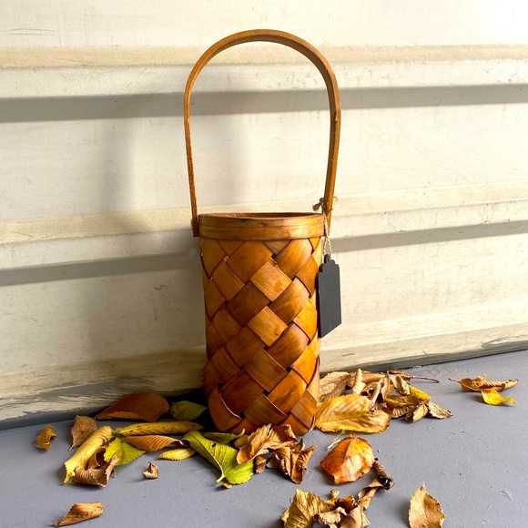 Primitive Handmade Basket With Handle And Chalk Tag - Picture 2 of 10